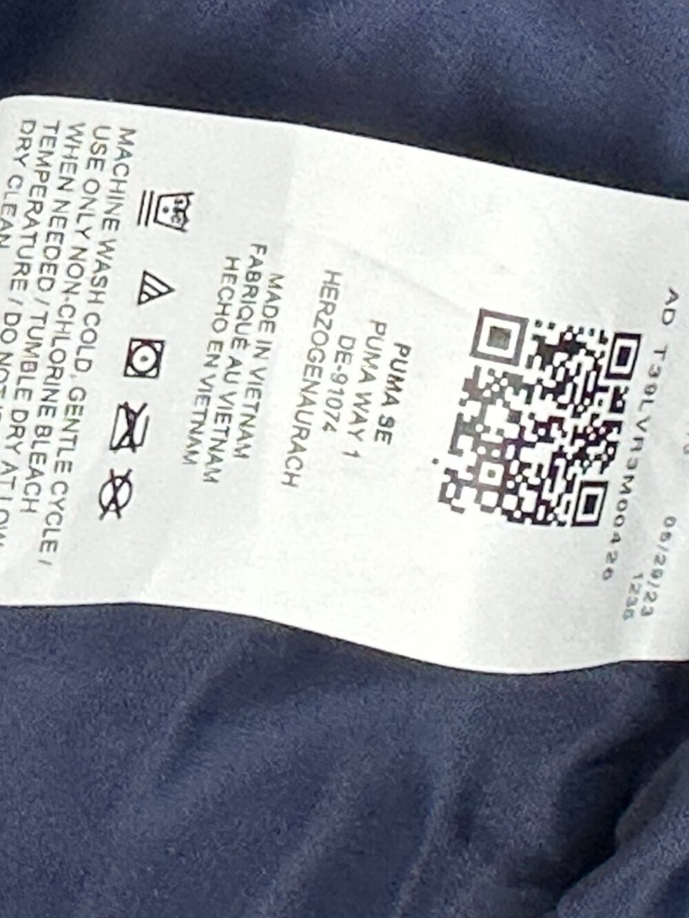 PUMA BOYS SLEEVELESS PUFFER VEST BLUE AND NAVY COLOR, FULL ZIP FRONT,SIZE M10/12 - Picture 6 of 9